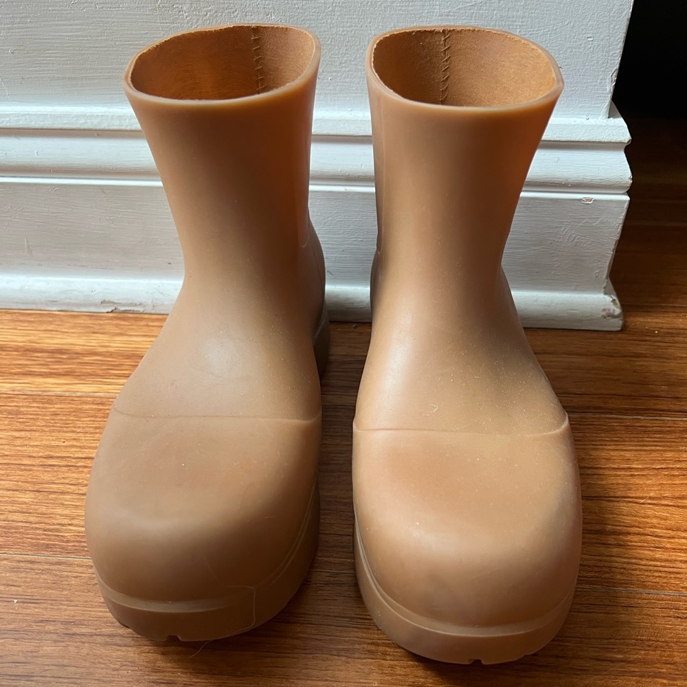 BOTTEGA VENETA PUDDLE BOOTS/size 39